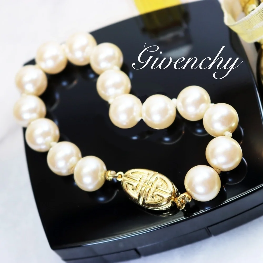 ⚜️ Vintage Givenchy Pearl Bracelet with Logo Clasp